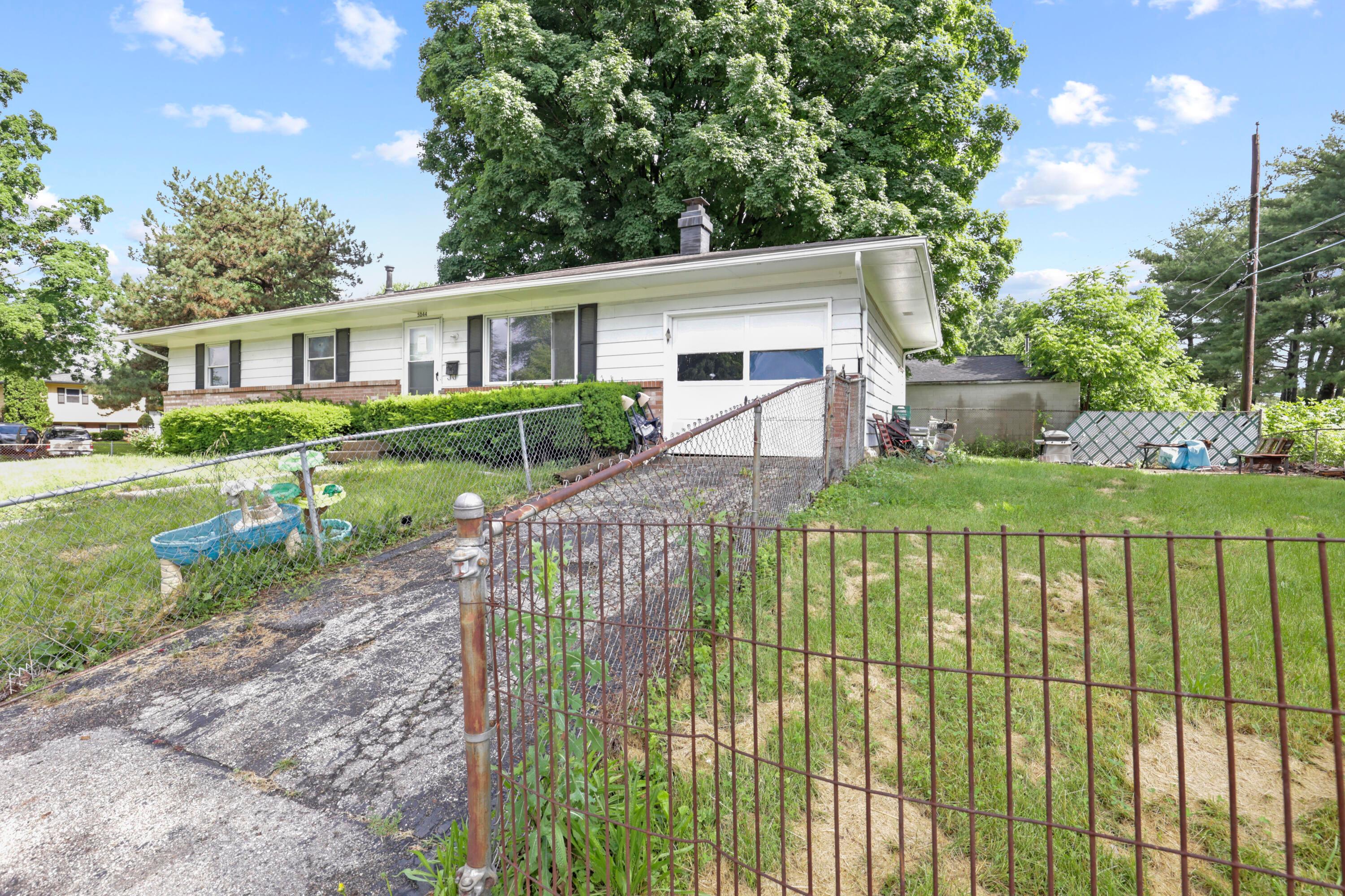 5044 Rotherham Road Columbus, OH 43232 - Photo 39 of 43 0N4A4286
