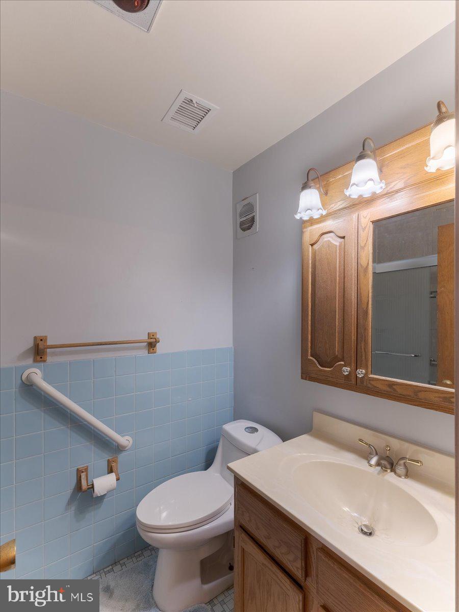 3249 Byberry Road Philadelphia, PA 19154 - Photo 21 of 28 a bathroom with a sink and a toilet