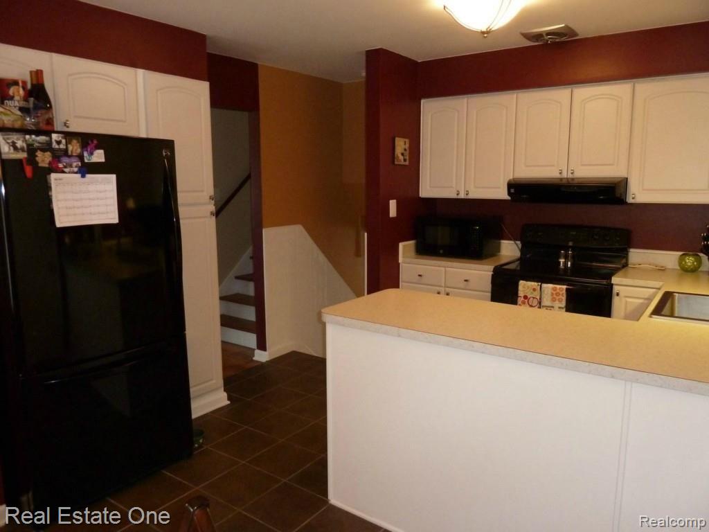 13686 Martin Road Warren, MI 48088 - Photo 2 of 19 P1090497.jpg