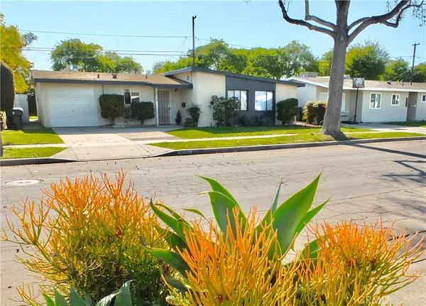 $900,000 | 6934 East Espanita Street, Long Beach, CA 90815