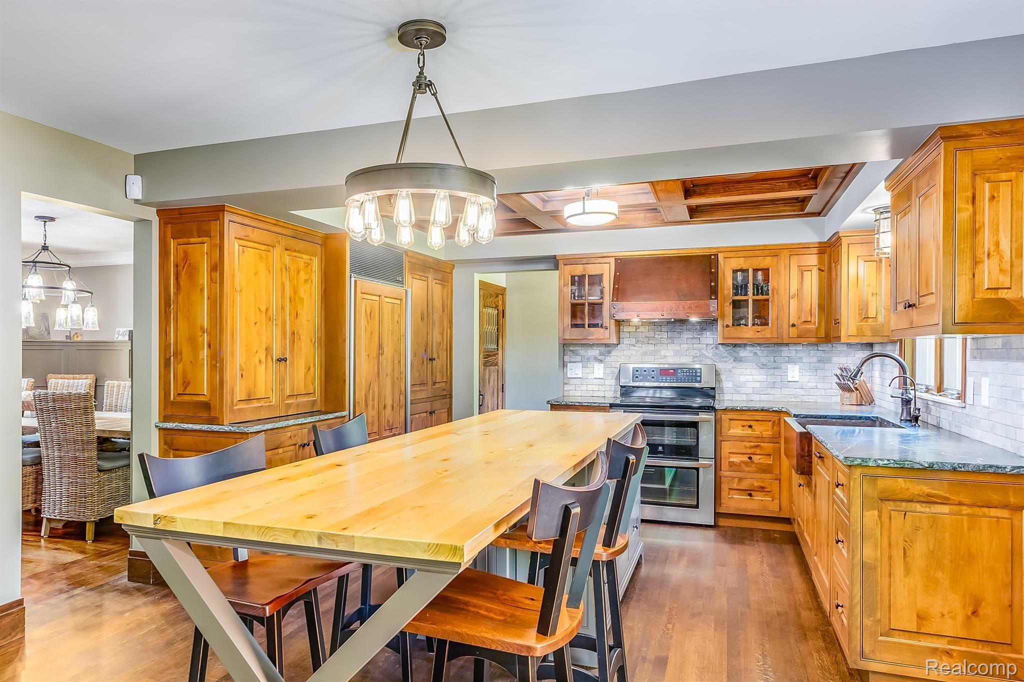 1955 East Snell Road Rochester, MI 48306 - Photo 2 of 49 Kitchen