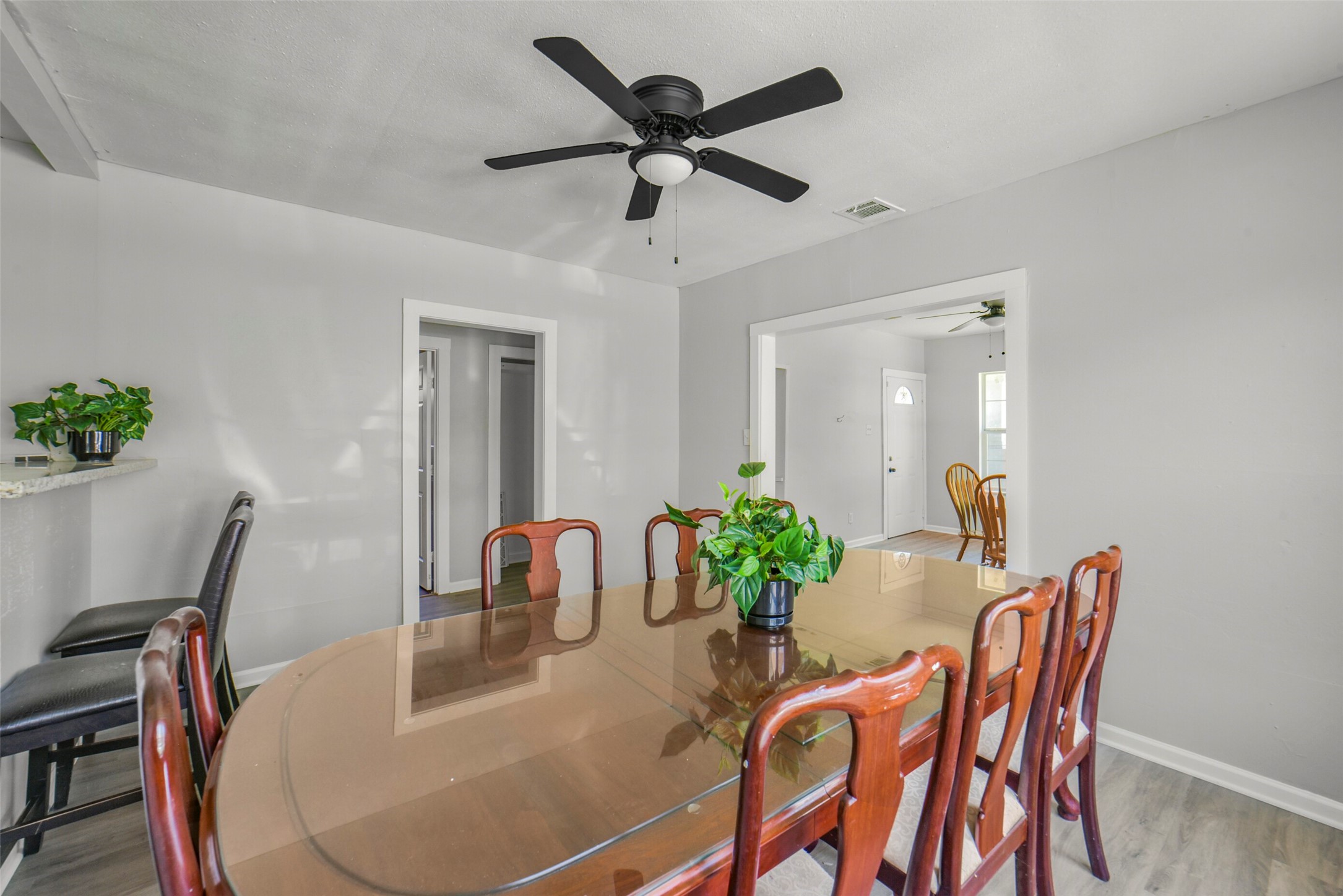 220 Engel Street Houston, TX 77011 - Photo 13 of 29 Dining Room