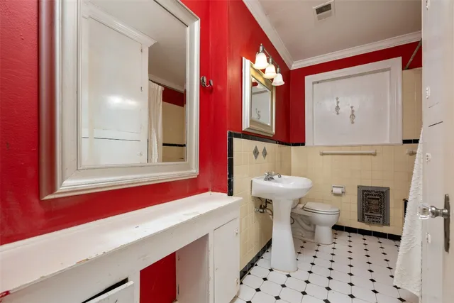 $695,000 | 1910 West 33rd Street, Austin, TX 78703