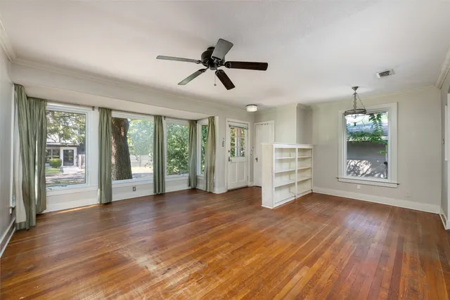 $695,000 | 1910 West 33rd Street, Austin, TX 78703