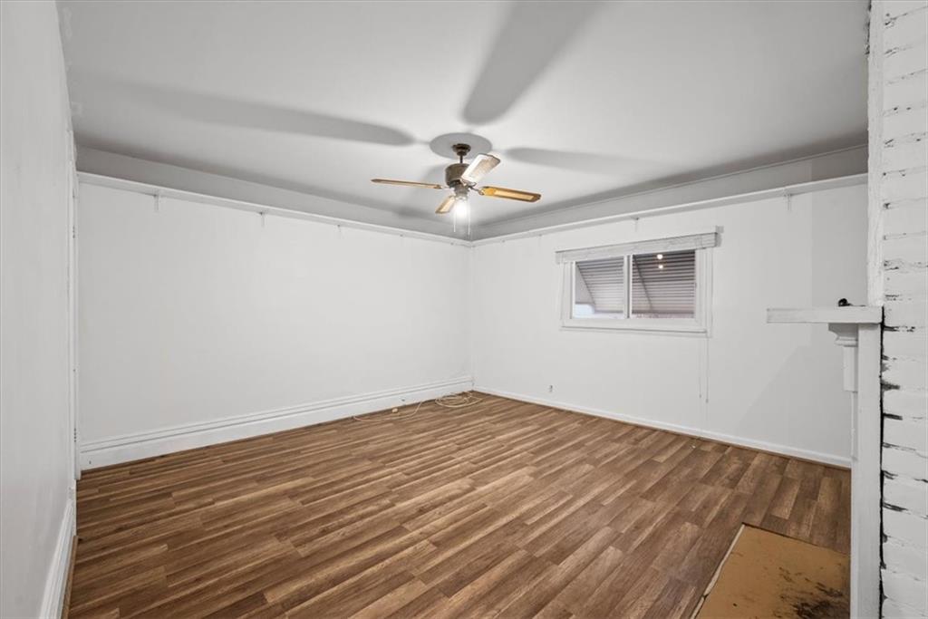 2811 Cobden Street Pittsburgh, PA 15203 - Photo 21 of 32 a view of an empty room with a window