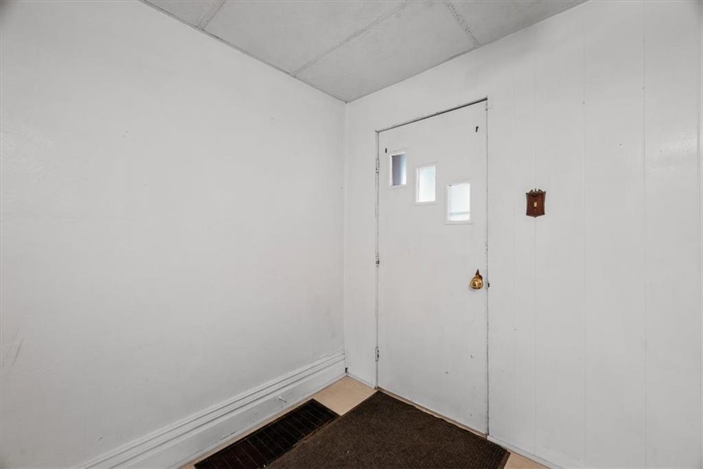 2811 Cobden Street Pittsburgh, PA 15203 - Photo 4 of 32 a view of room