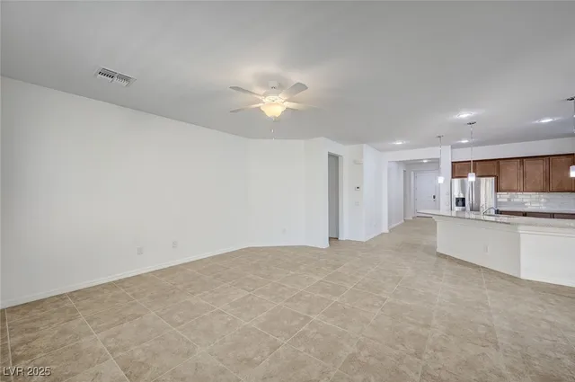 $2,550 | 7158 Manolo Street, Las Vegas, NV 89113