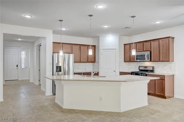 $2,550 | 7158 Manolo Street, Las Vegas, NV 89113