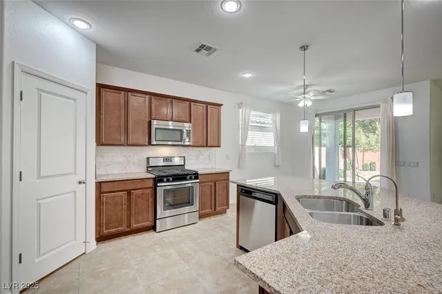 $2,550 | 7158 Manolo Street, Las Vegas, NV 89113