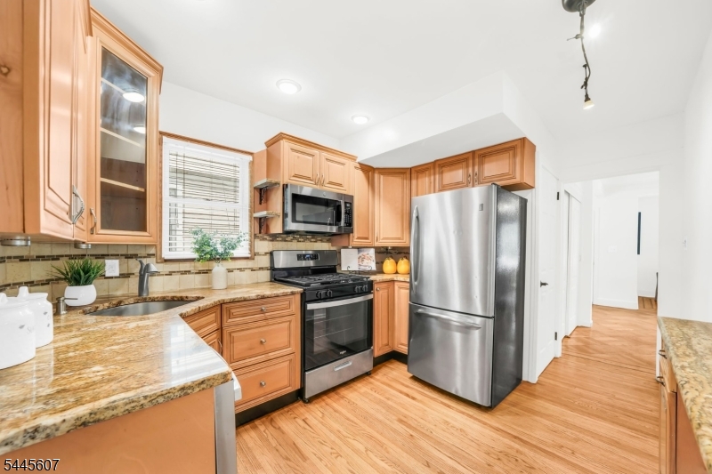 1046 Falls Terrace Union, NJ 07083 - Photo 11 of 29
