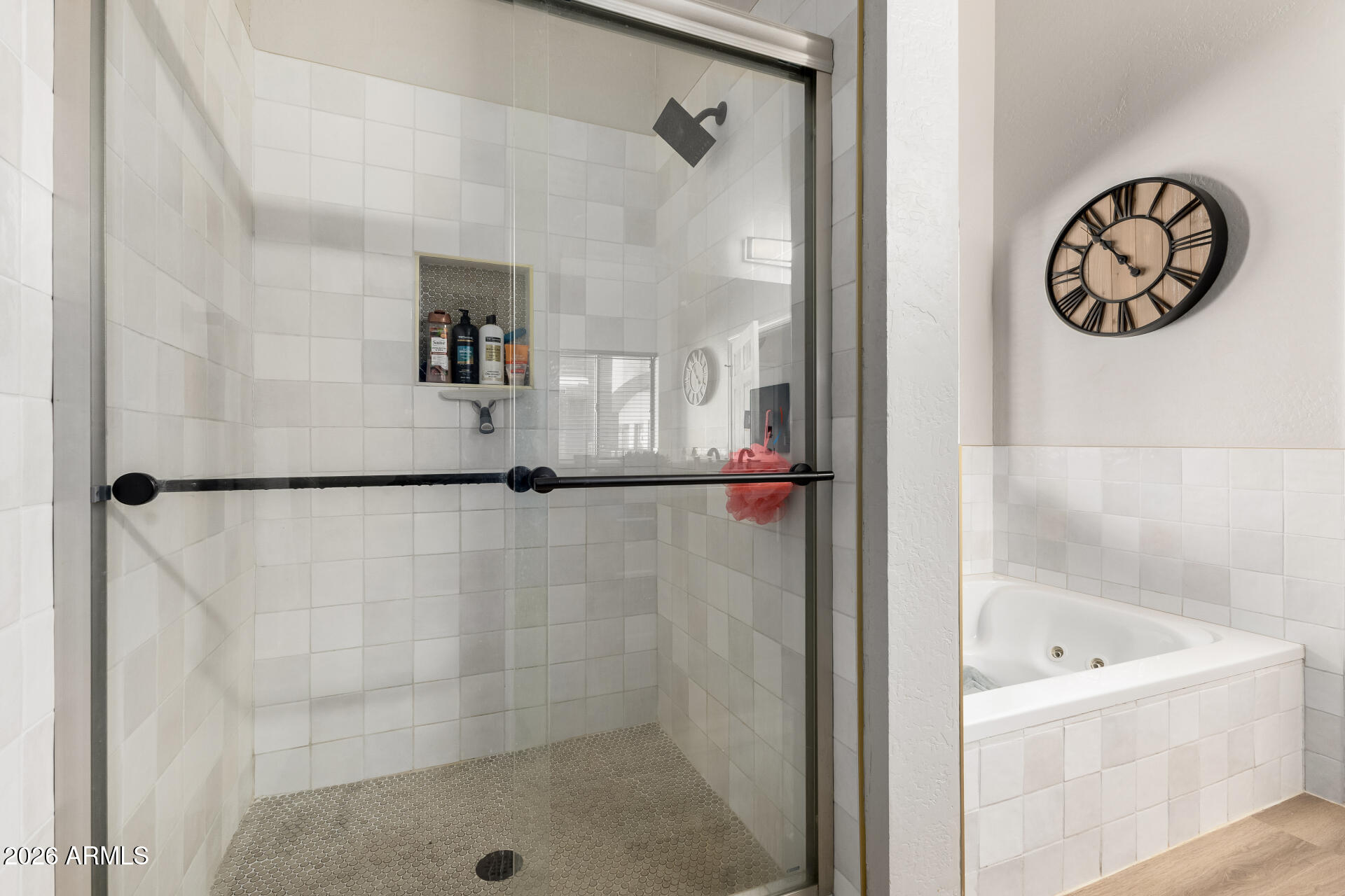 424 South 2nd Street, Unit 306 Phoenix, AZ 85004 - Photo 7 of 11 Seperate Shower & Full Tub