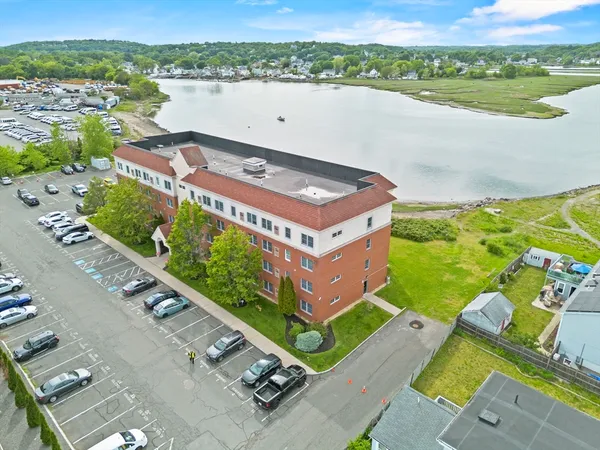 $329,000 | 20 Heaths Court, Unit 201, Lynn, MA 01905