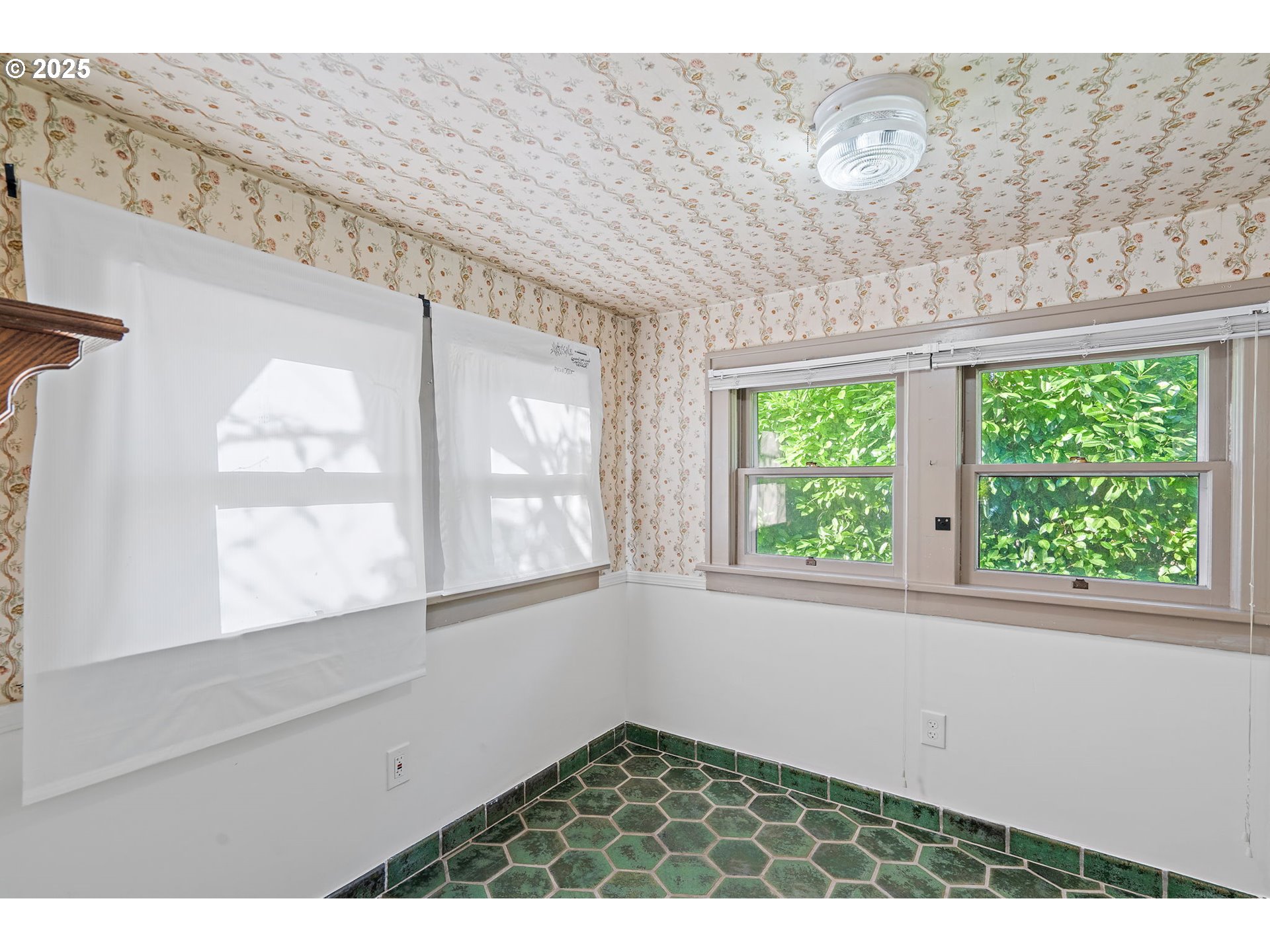 7139 Southeast 78th Avenue Portland, OR 97206 - Photo 16 of 41 an empty room with windows