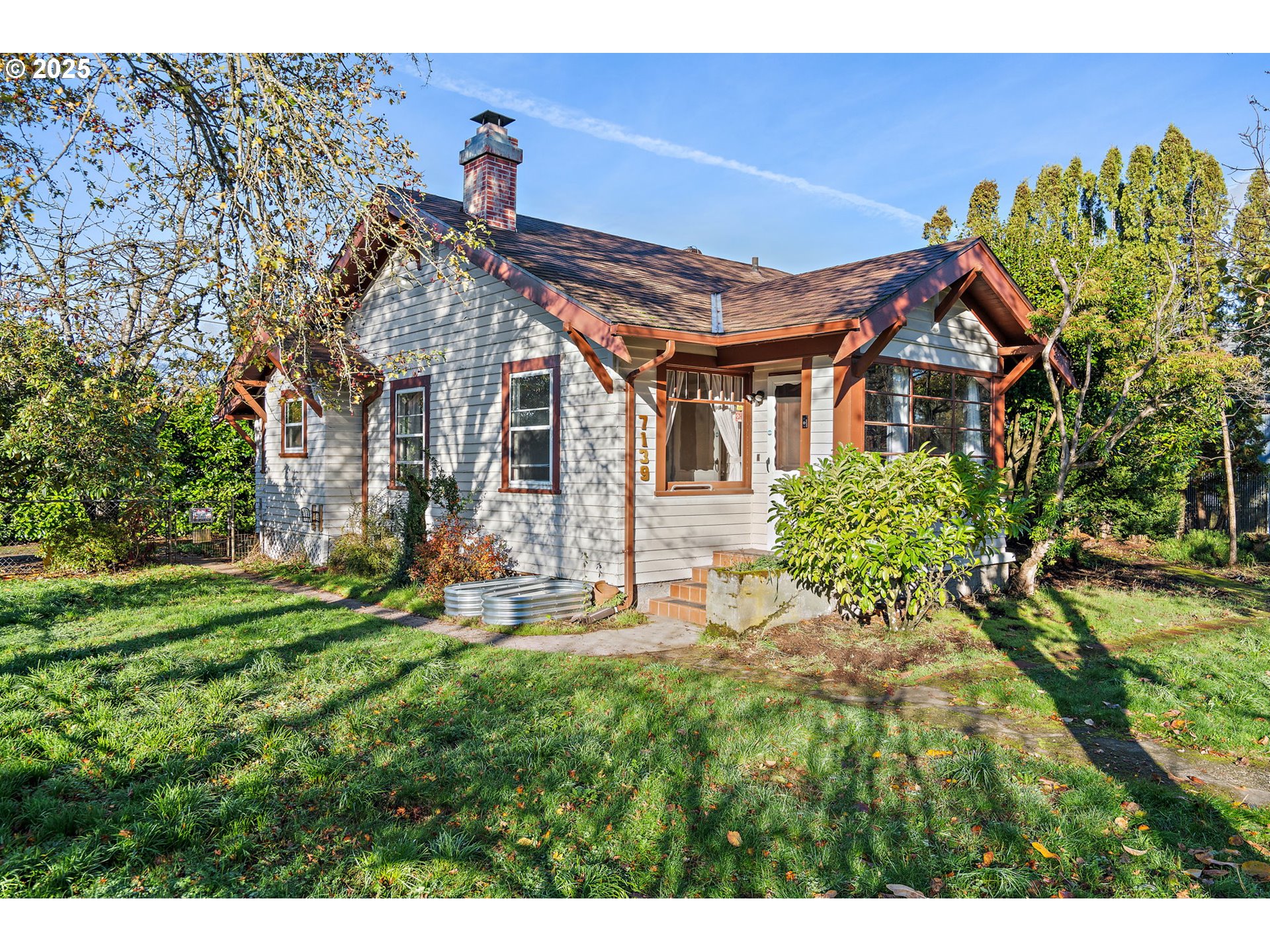 7139 Southeast 78th Avenue Portland, OR 97206 - Photo 27 of 41 a front view of a house with a garden