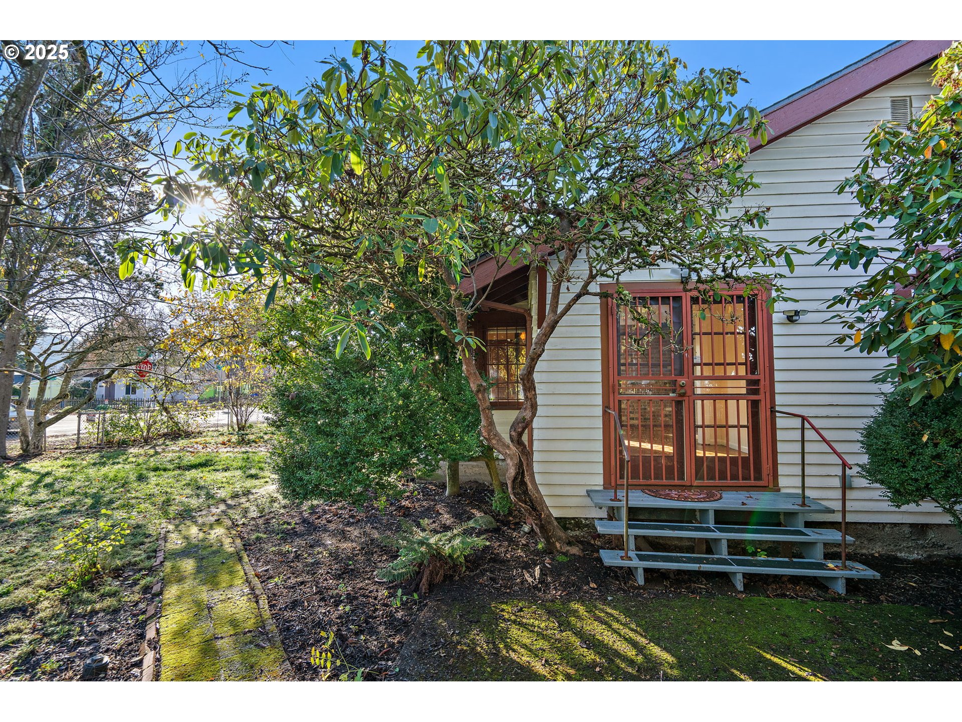 7139 Southeast 78th Avenue Portland, OR 97206 - Photo 28 of 41 a backyard of a house with lots of green space
