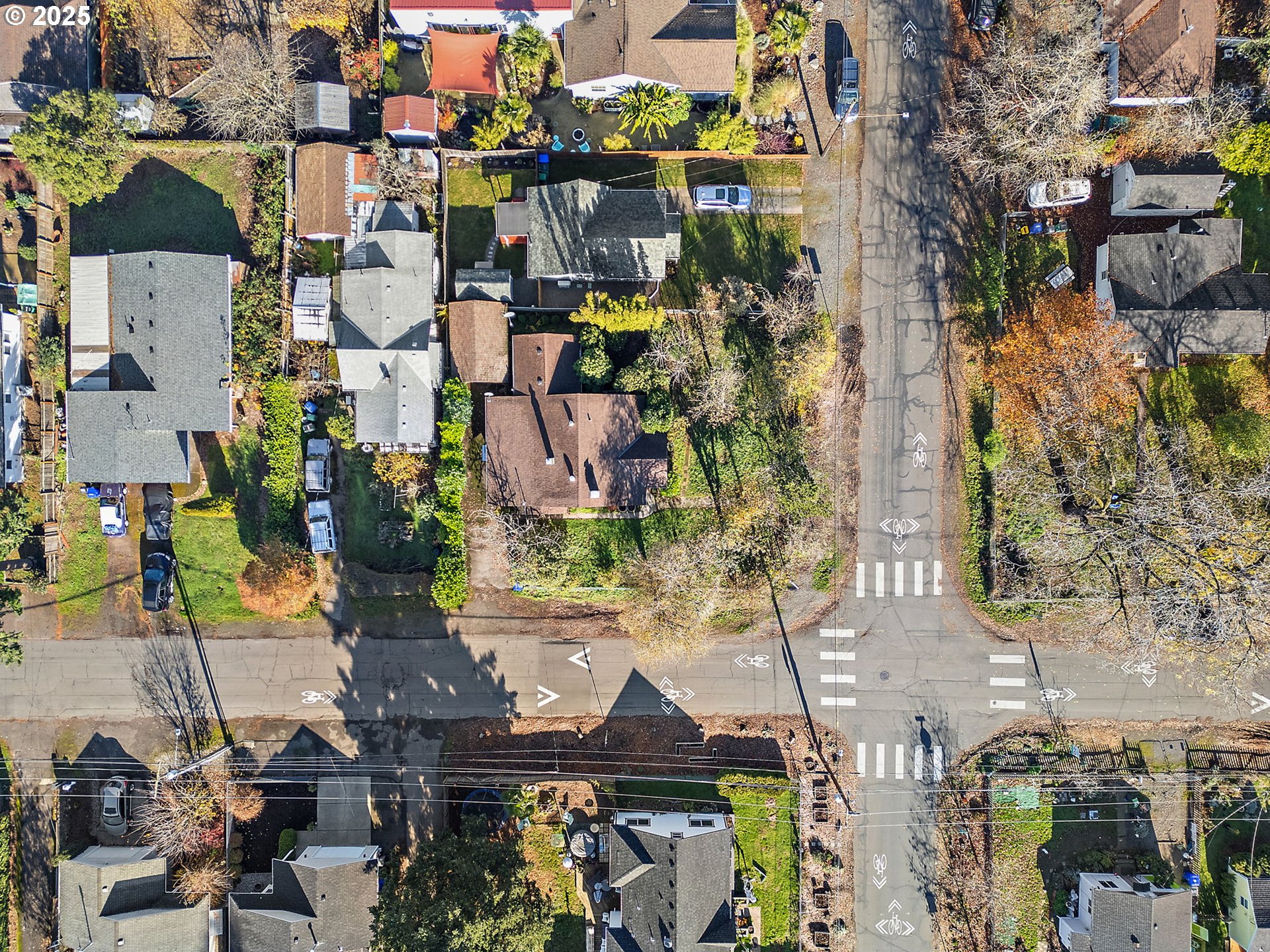 7139 Southeast 78th Avenue Portland, OR 97206 - Photo 35 of 41 a view of building and car parked