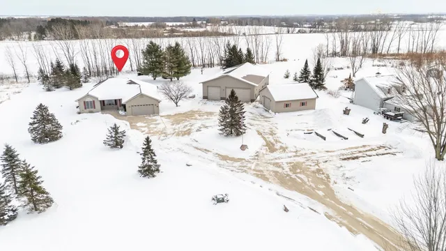 $695,000 | 4980 Broderick Road, Omro, WI 54963