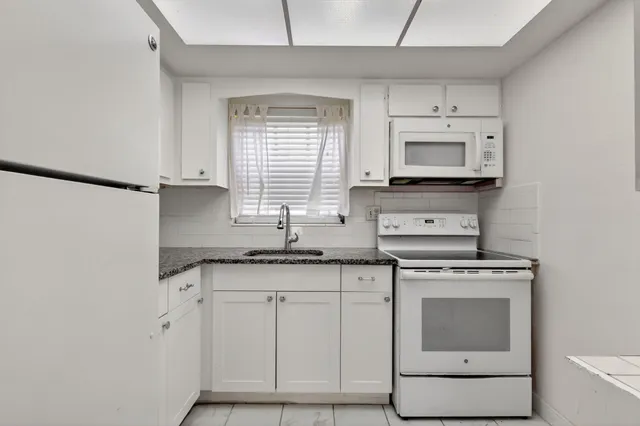 $1,350 | 2660 Barkley Drive East, Unit B, West Palm Beach, FL 33415