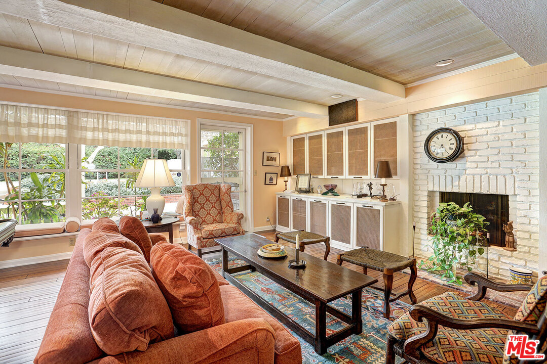 10450 Charing Cross Road Los Angeles, CA 90024 - Photo 14 of 33
