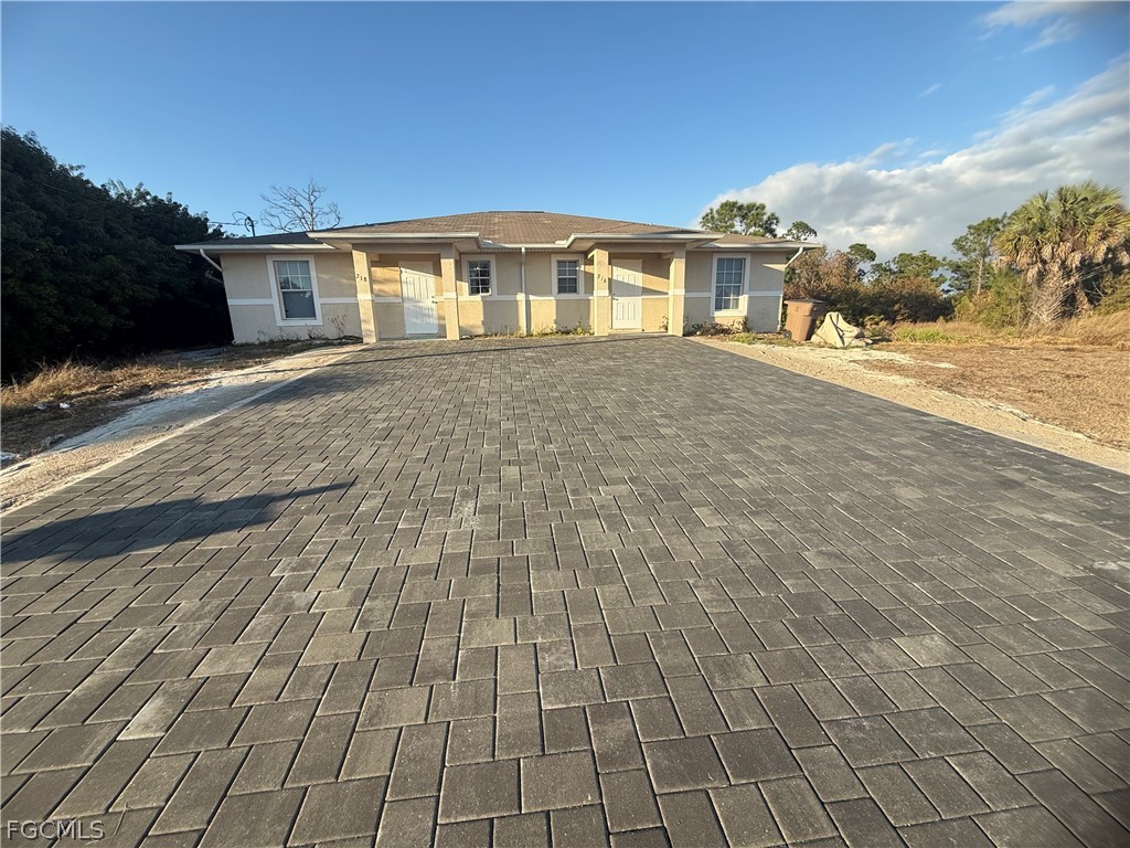 a view of a house with a yard