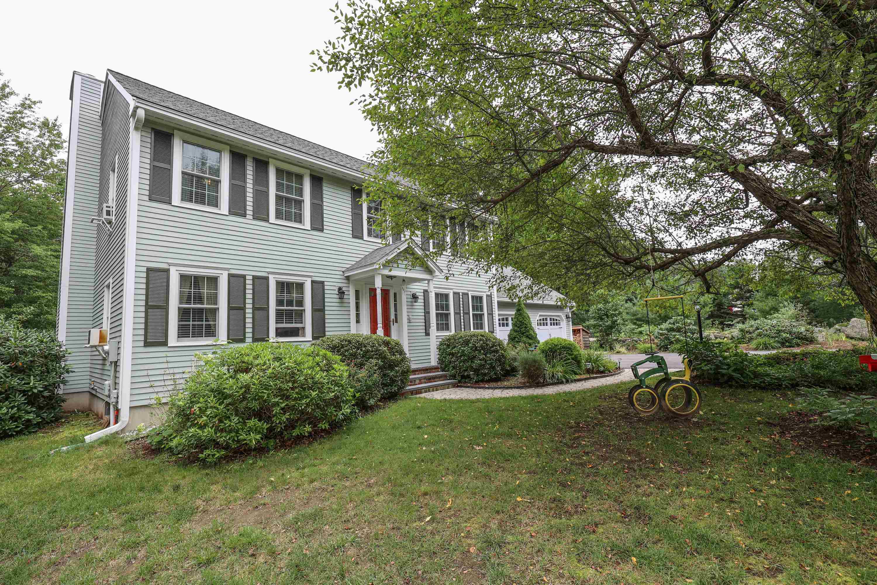 19 Proctor Road Bedford, NH 03110 - Photo 1 of 34