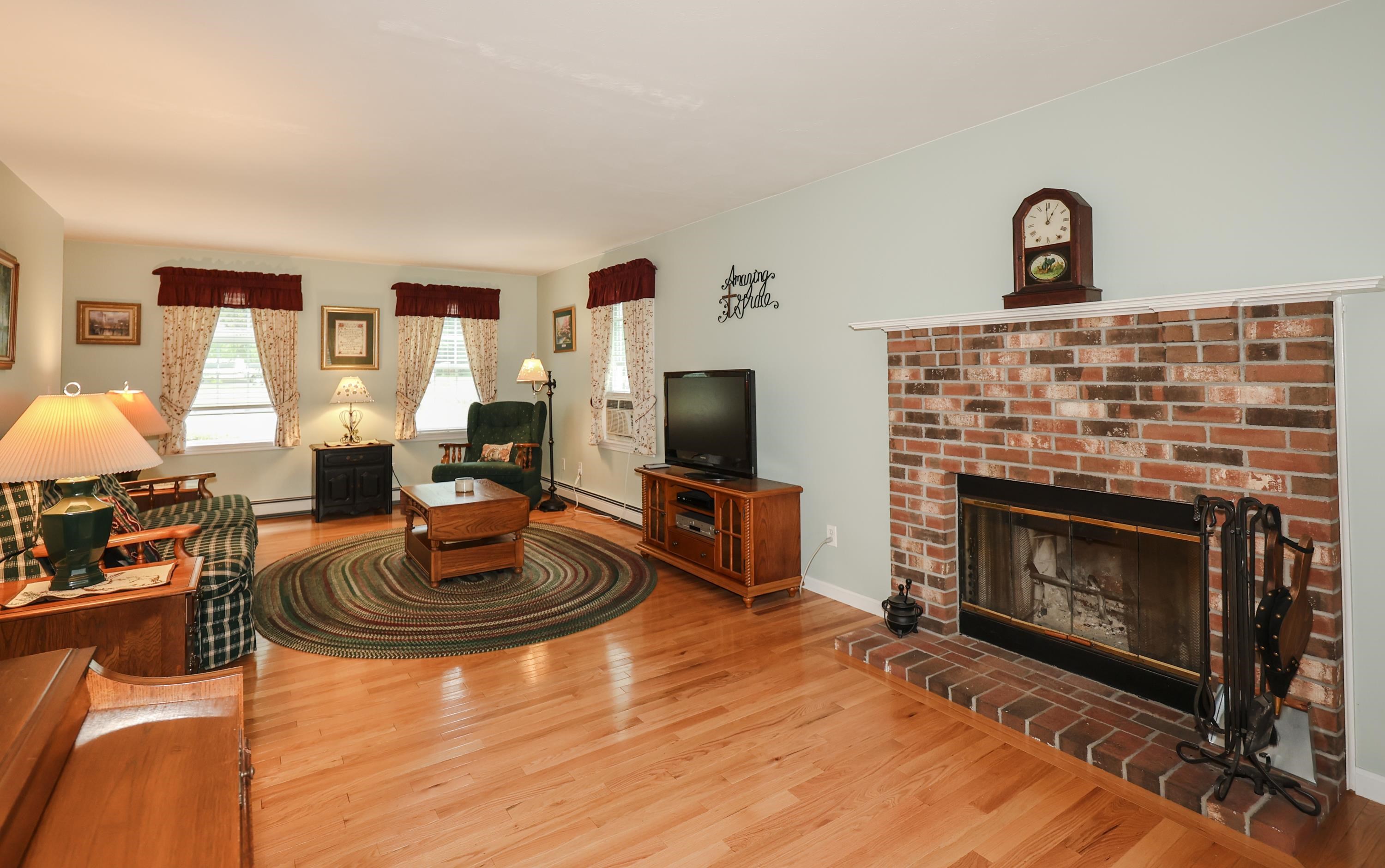 19 Proctor Road Bedford, NH 03110 - Photo 3 of 34