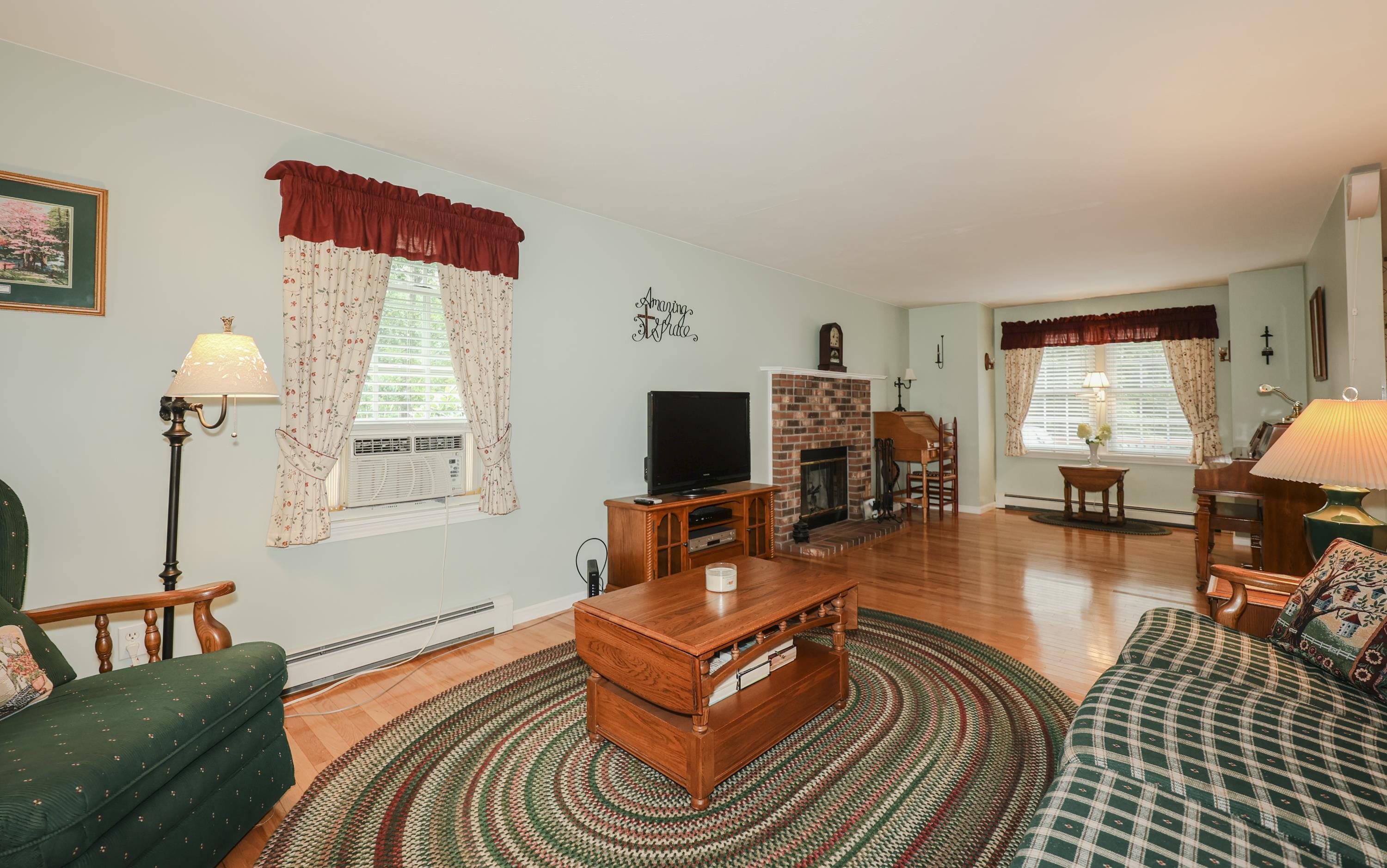 19 Proctor Road Bedford, NH 03110 - Photo 4 of 34