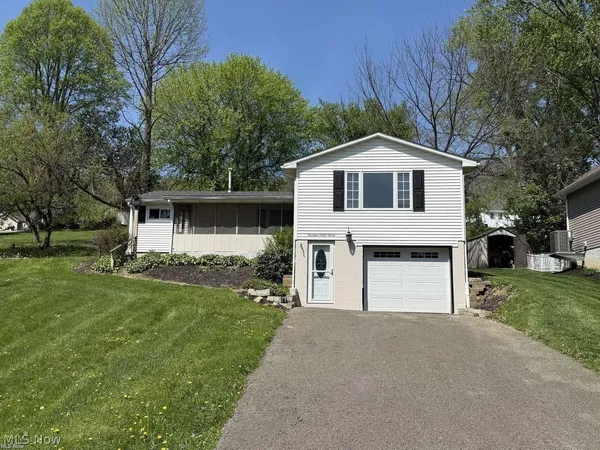 $185,900 | 1497 Lake Front Drive, Salem, OH 44460
