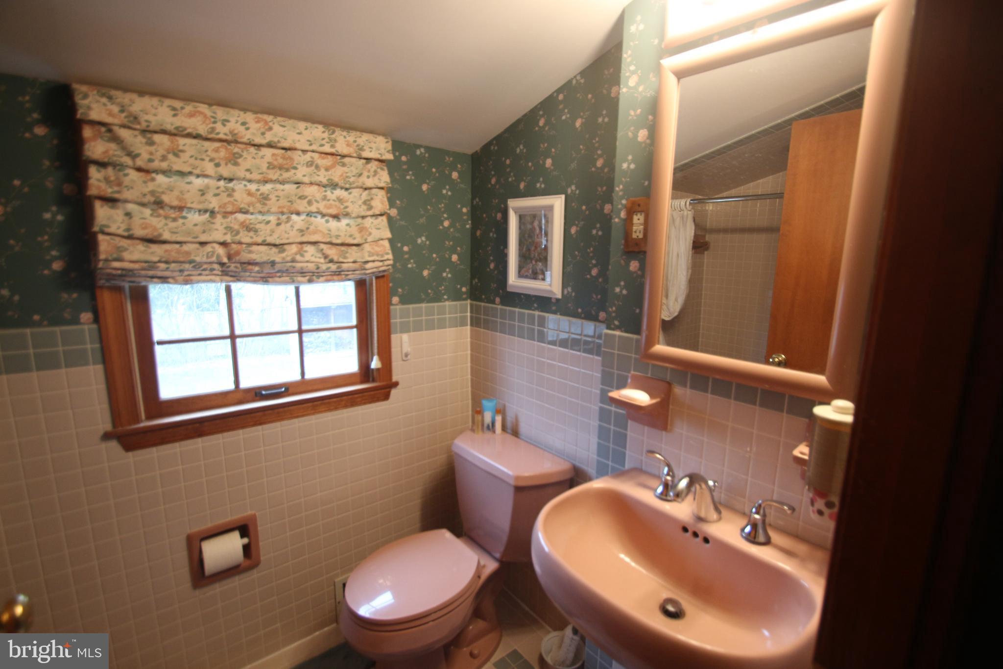 1017 Coronet Road Warminster, PA 18974 - Photo 17 of 24
