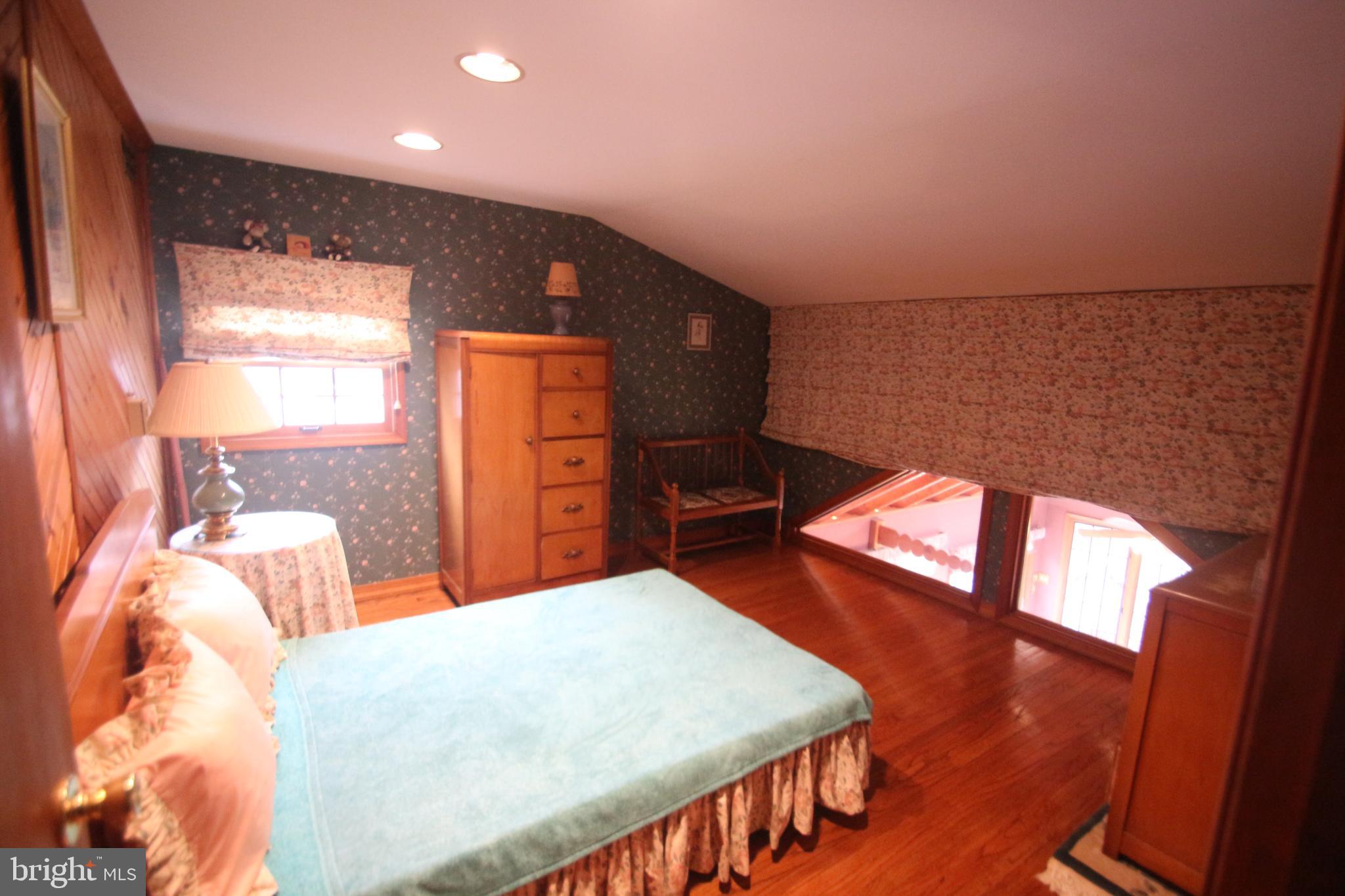 1017 Coronet Road Warminster, PA 18974 - Photo 18 of 24