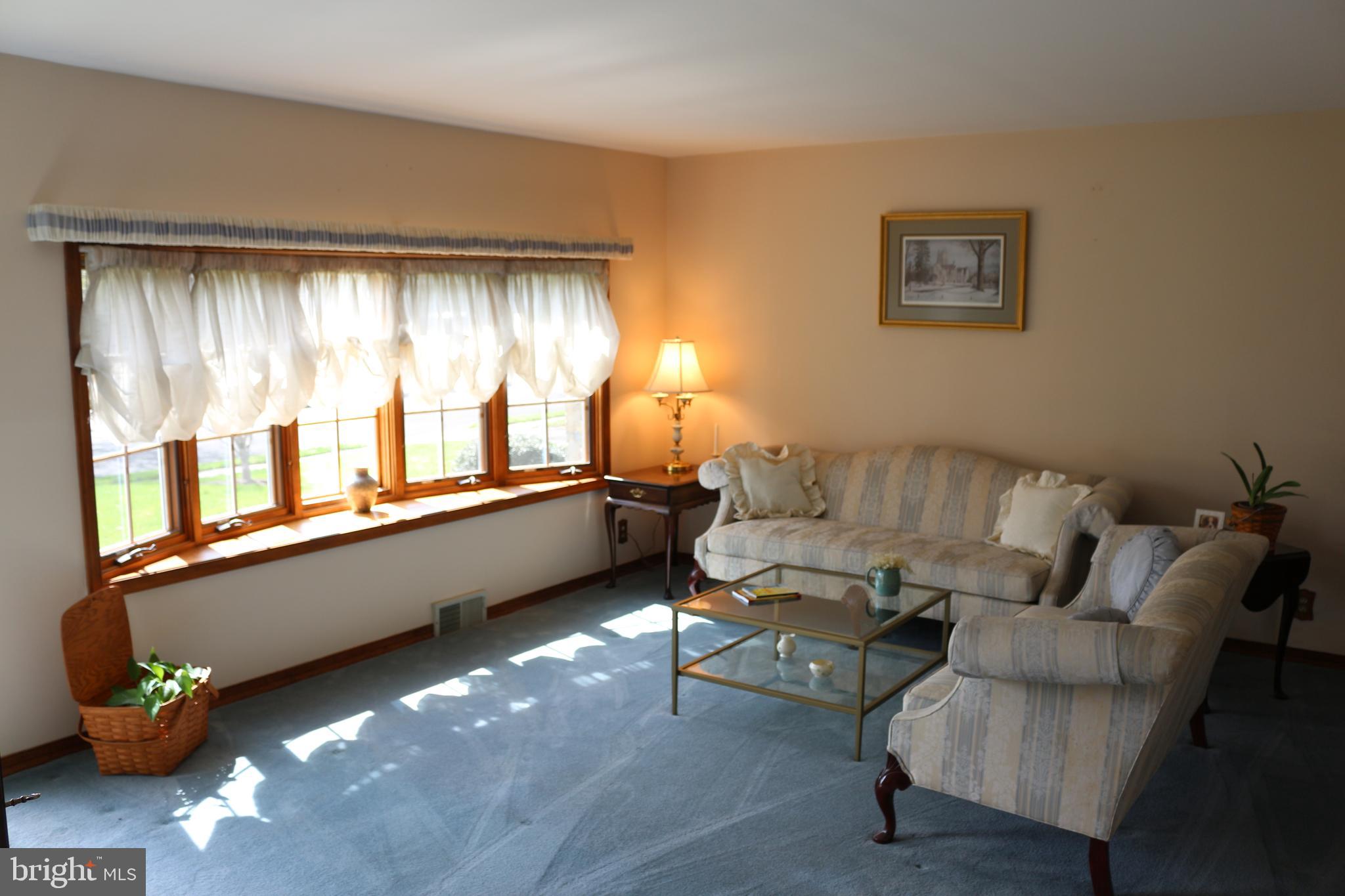 1017 Coronet Road Warminster, PA 18974 - Photo 7 of 24