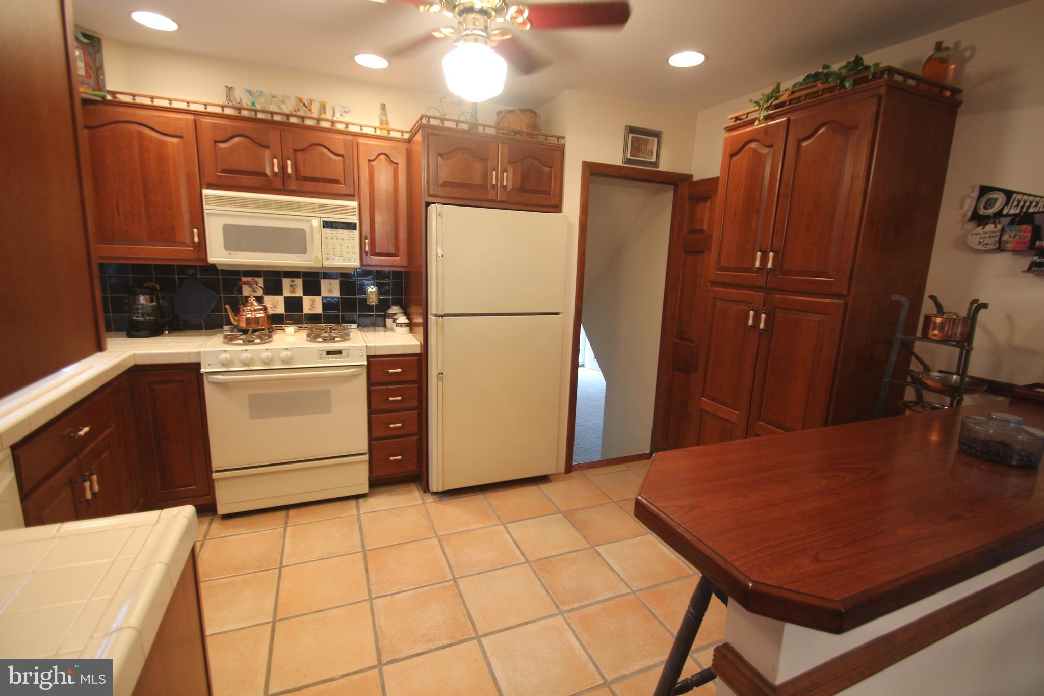 1017 Coronet Road Warminster, PA 18974 - Photo 9 of 24