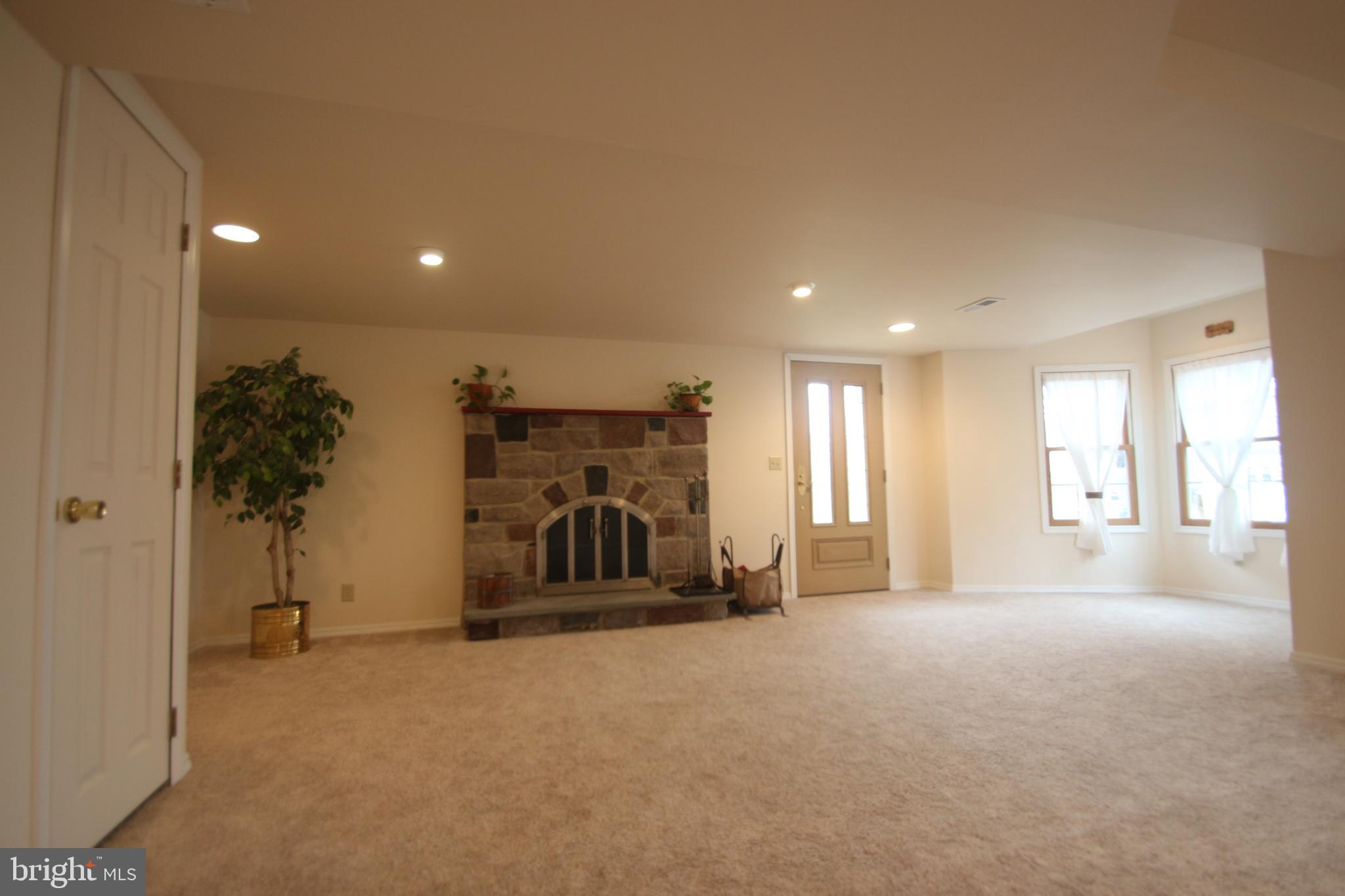 1017 Coronet Road Warminster, PA 18974 - Photo 10 of 24