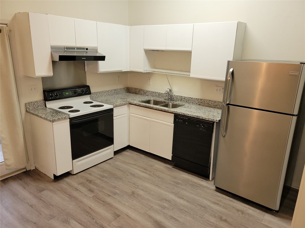 1015 East Yager Lane, Unit 69 Austin, TX 78753 - Photo 4 of 16 a kitchen with a stove top oven and refrigerator