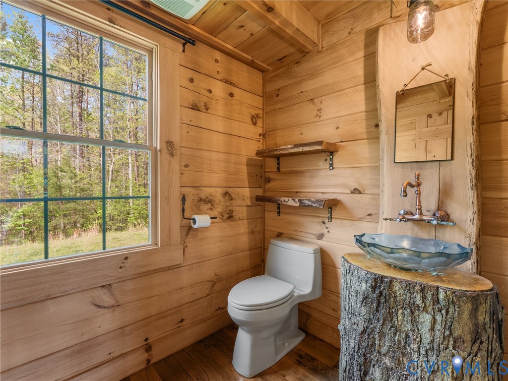 663 Covered Bridge Road Kents Store, VA 23084 - Photo 30 of 82 First Floor Half Bath
