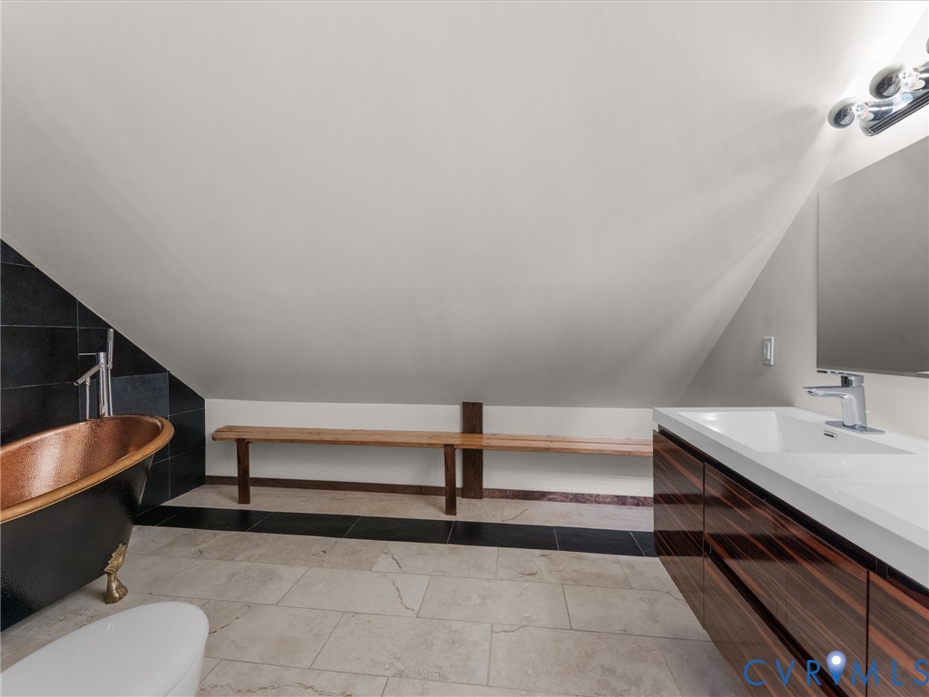 663 Covered Bridge Road Kents Store, VA 23084 - Photo 67 of 82 Guest Suite