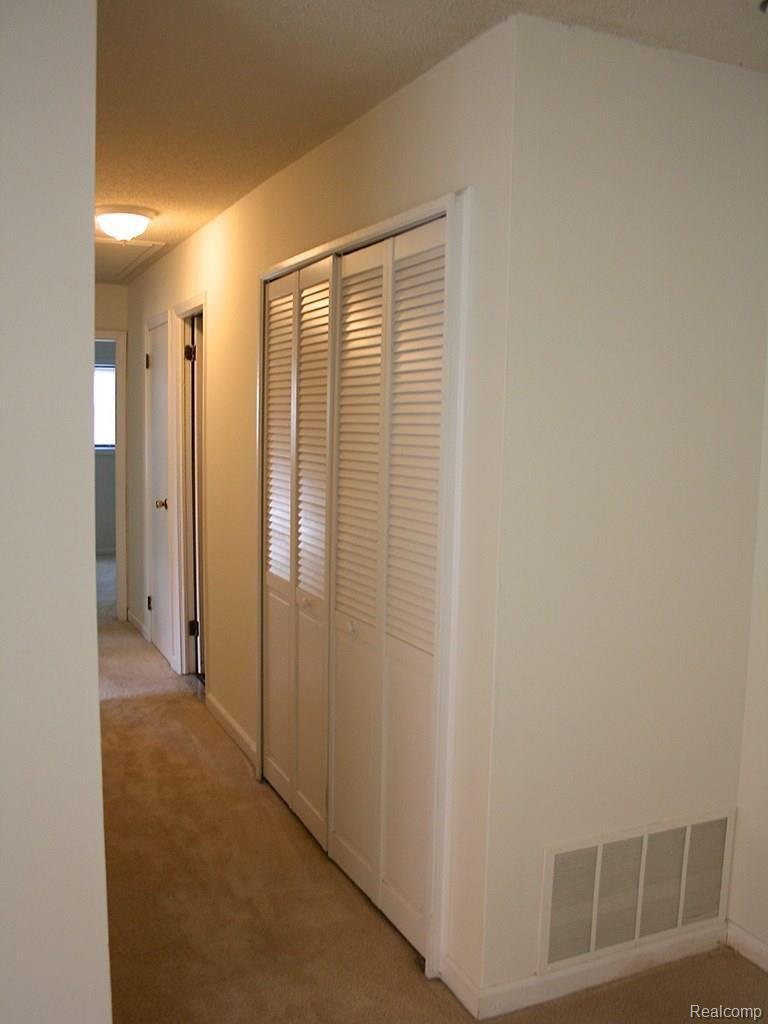 29000 Marvin Road Farmington, MI 48331 - Photo 18 of 26 11_Hallway_2.jpg