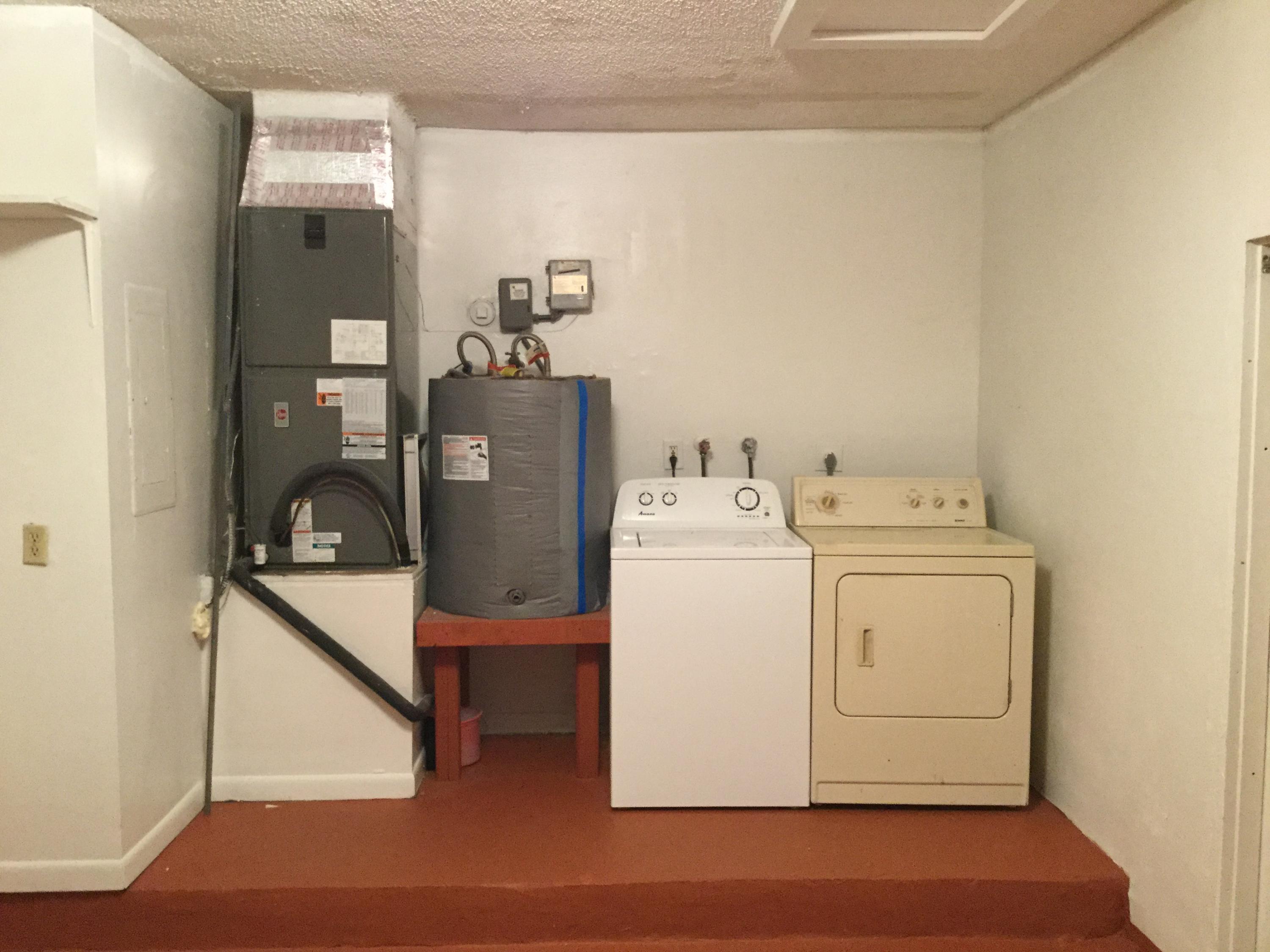 2465 Southridge Road Delray Beach, FL 33444 - Photo 28 of 30 Wash / dryer new water heater