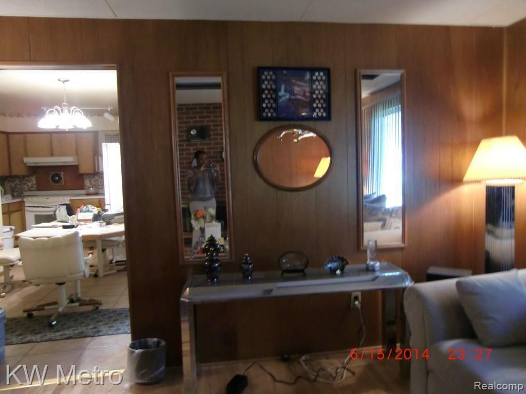14220 Stahelin Road Detroit, MI 48223 - Photo 4 of 16 Family Room 2.jpg