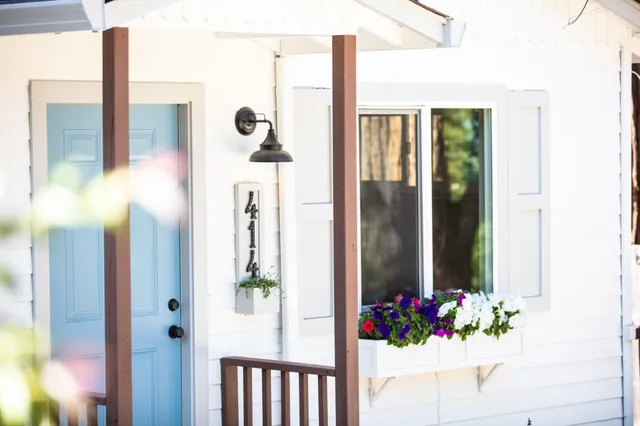 a view of a house with backyard and sitting area