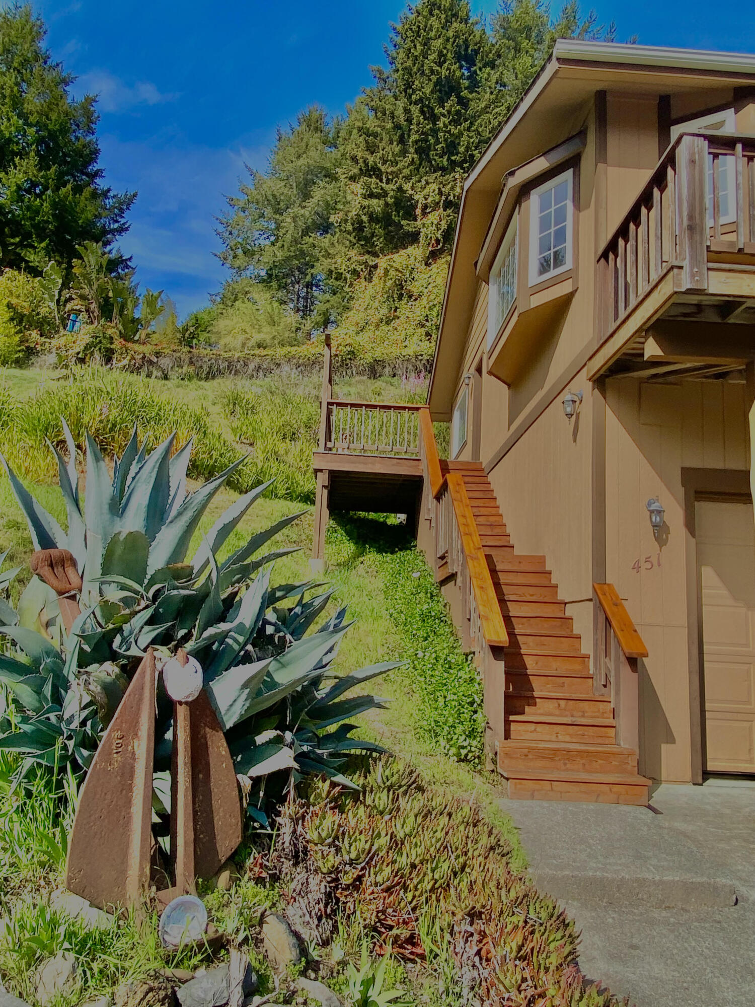 451 Spring Road Shelter Cove, CA 95589 - Photo 3 of 29 Entry