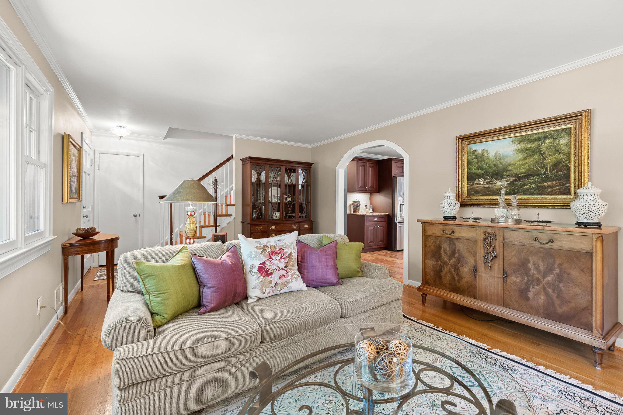 5318 Tuscarawas Road Bethesda, MD 20816 - Photo 8 of 42 Living room