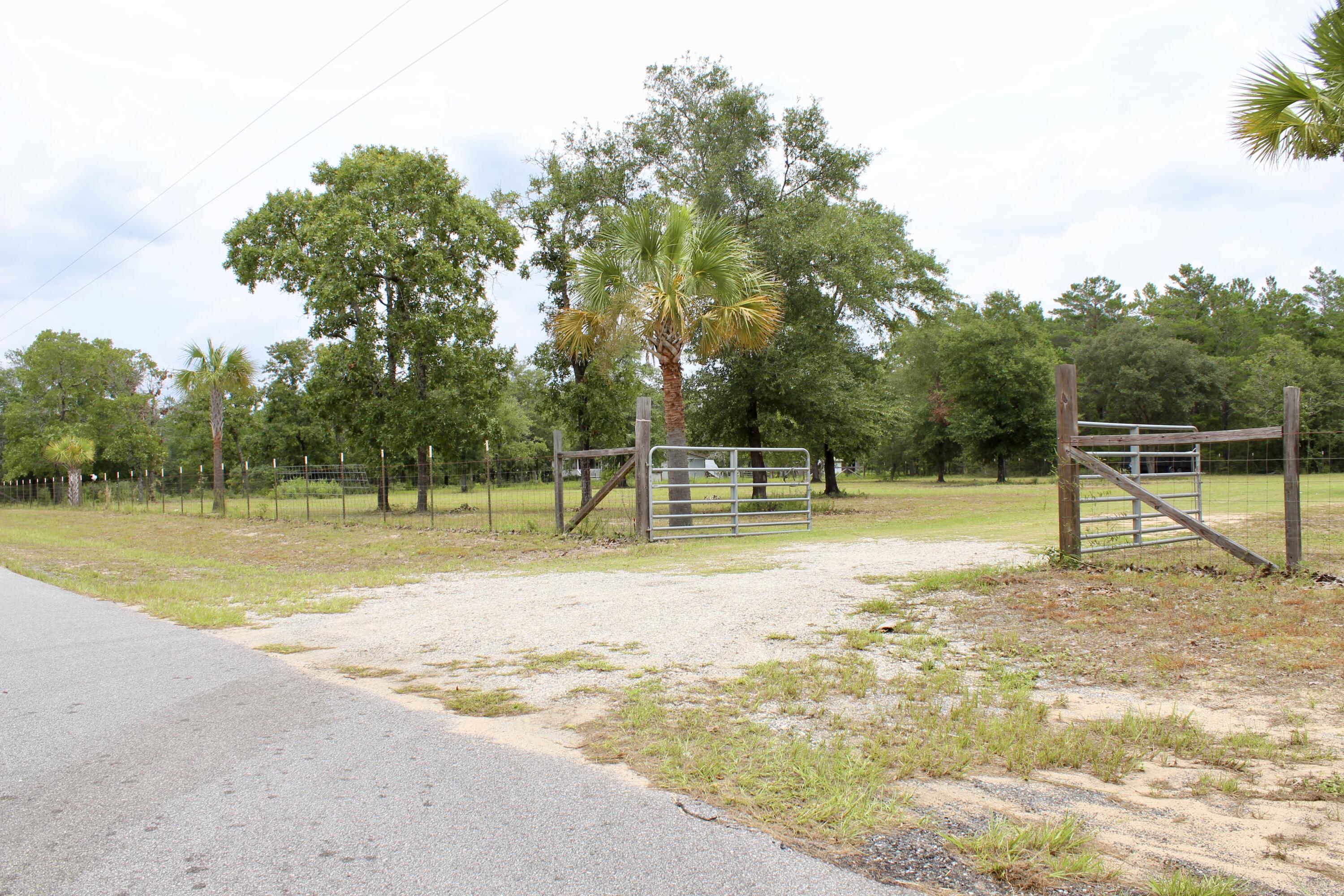 5423 Kervin Road Crestview, FL 32539 - Photo 3 of 24 E48DDF31-9514-4E7F-8D56-131184BF1996_1_2