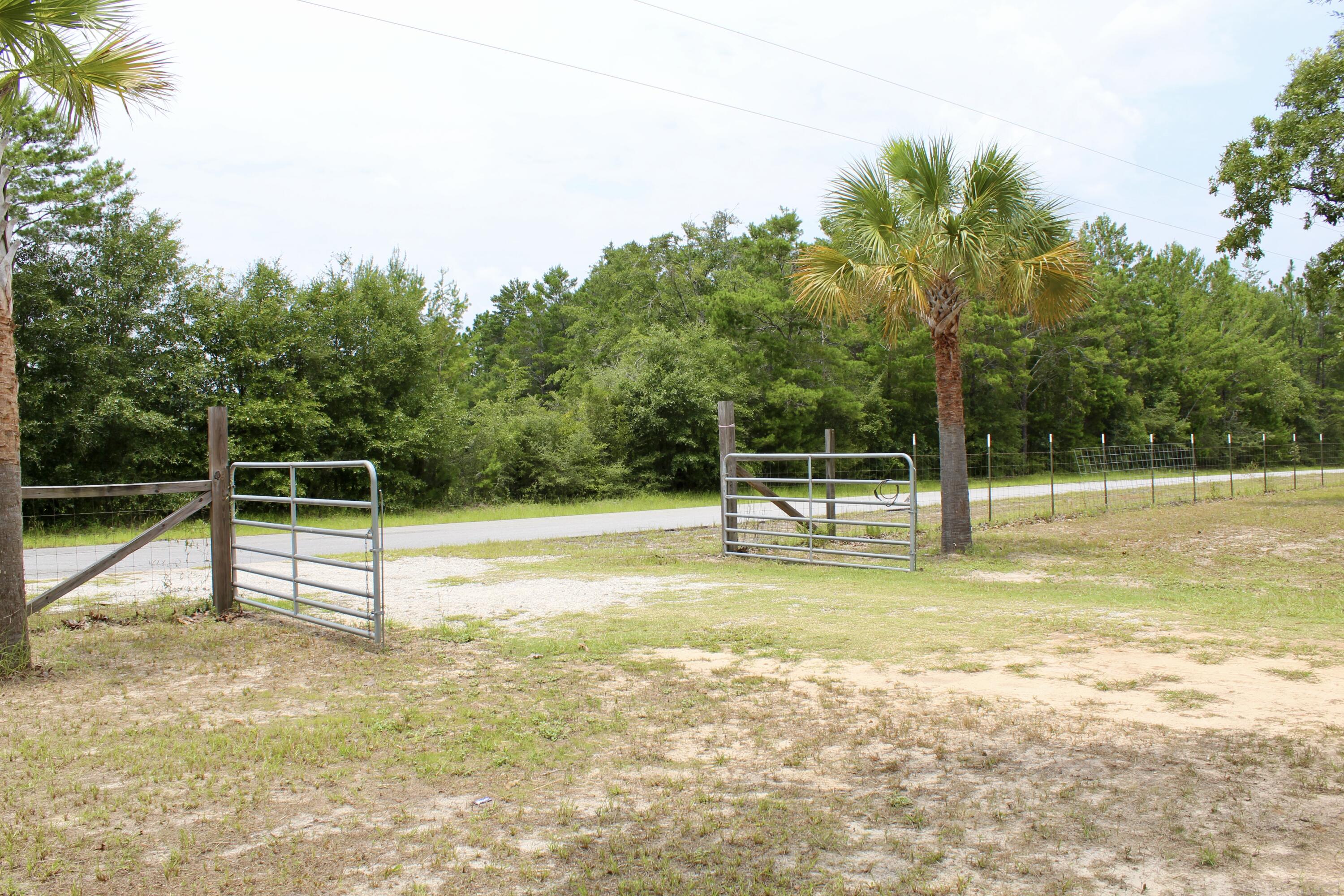 5423 Kervin Road Crestview, FL 32539 - Photo 8 of 24 7A9A696F-7DCF-4AF4-9A2E-4878B400EB16_1_2