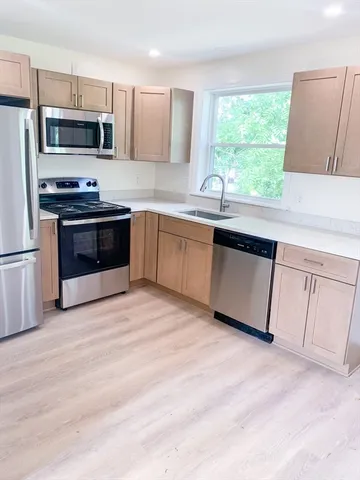 $2,500 | 43 Bates Street, Unit 2, Northampton, MA 01060
