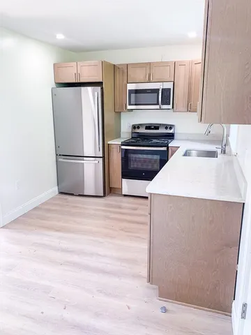 $2,500 | 43 Bates Street, Unit 2, Northampton, MA 01060