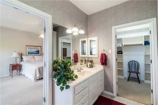 a en suite bathroom with a sink and a mirror