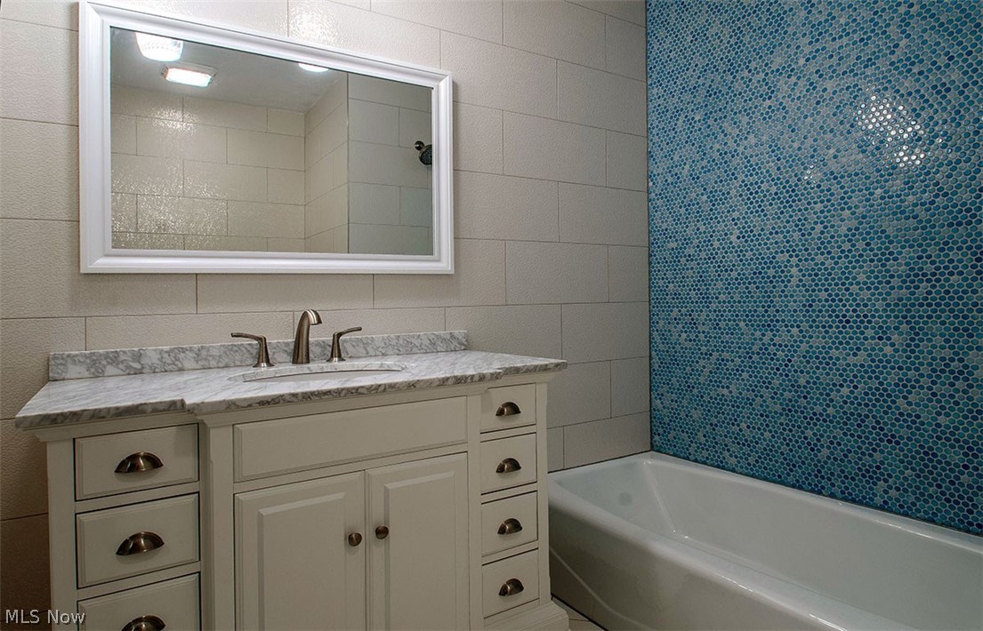 1723 South Green Road Cleveland, OH 44121 - Photo 13 of 33