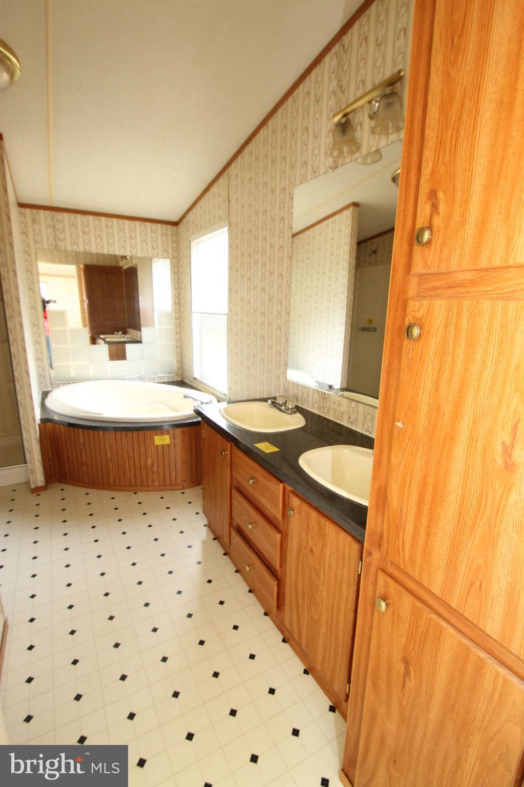 12076 Ridge Road King George, VA 22485 - Photo 9 of 16 Bath (Master)