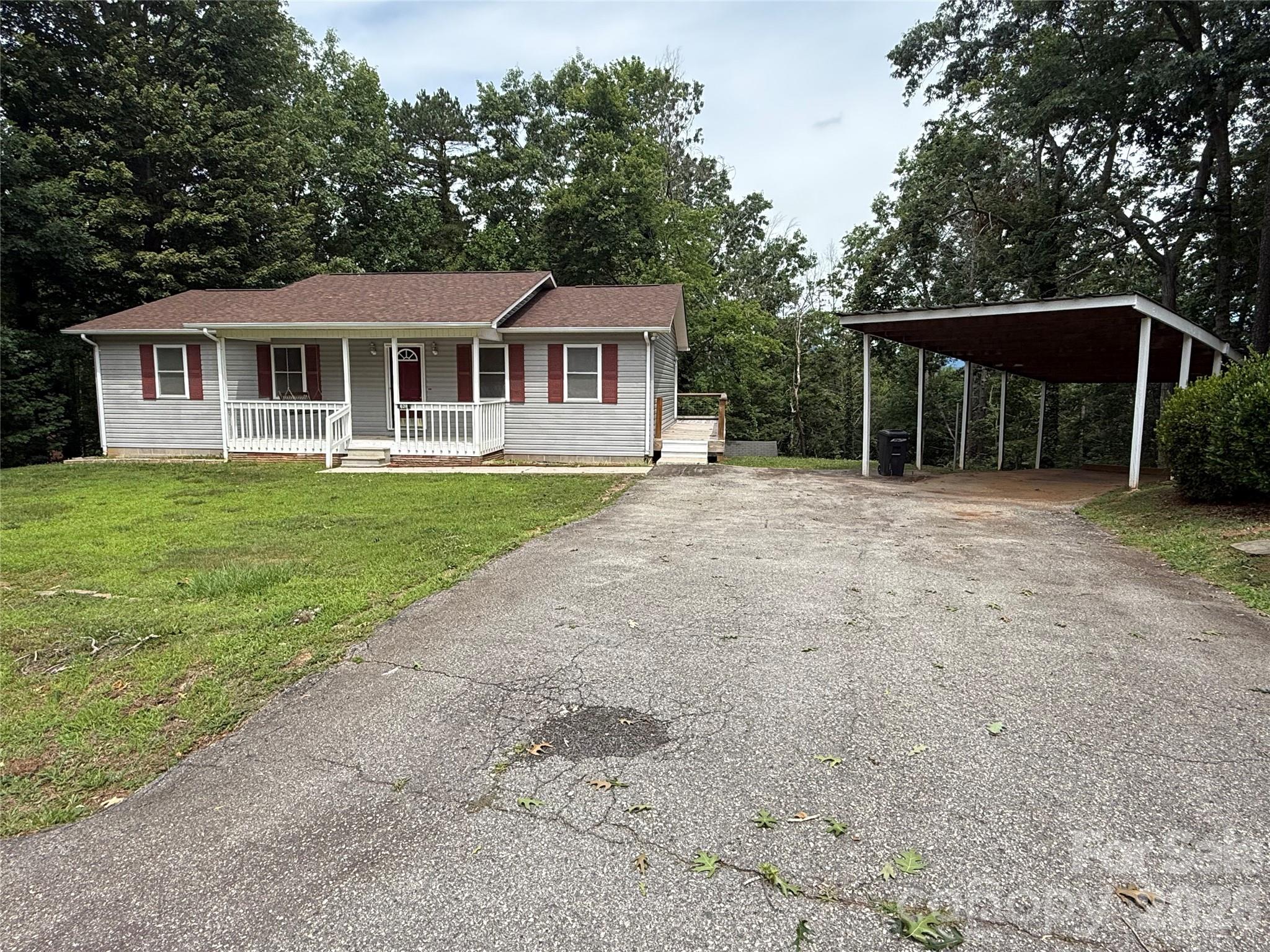 628 Hidden View Loop Marion, NC 28752 - Photo 2 of 38
